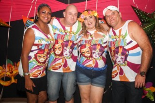 
<a style='margin-left: 5px;' class='btn btn-xs btn-social btn-facebook' href='https://www.facebook.com/sharer/sharer.php?u=https://galeramix.s01.web.getmuller.com.br/imagem/a113/800-800-90/conteudo/site_galerias/113/baile-de-carnaval-para-casais-ctg-fogao-de-lenha-tijucas-galeramix-76.jpg' rel='popup' data-width='500' data-height='400'><i class='fa fa-facebook'></i>Compartilhar <span class='hidden-xs'>no Facebook</span>
</a> 
<a class='btn btn-default btn-xs' target='_blank' href='imagem/a113/800-800-90/conteudo/site_galerias/113/baile-de-carnaval-para-casais-ctg-fogao-de-lenha-tijucas-galeramix-76.jpg'>
<span class='glyphicon glyphicon-cloud-download'></span> Salvar
</a>
