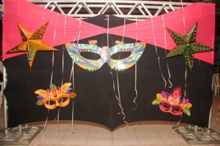 
<a style='margin-left: 5px;' class='btn btn-xs btn-social btn-facebook' href='https://www.facebook.com/sharer/sharer.php?u=https://galeramix.s01.web.getmuller.com.br/imagem/a113/800-800-90/conteudo/site_galerias/113/baile-de-carnaval-para-casais-ctg-fogao-de-lenha-tijucas-galeramix-8.jpg' rel='popup' data-width='500' data-height='400'><i class='fa fa-facebook'></i>Compartilhar <span class='hidden-xs'>no Facebook</span>
</a> 
<a class='btn btn-default btn-xs' target='_blank' href='imagem/a113/800-800-90/conteudo/site_galerias/113/baile-de-carnaval-para-casais-ctg-fogao-de-lenha-tijucas-galeramix-8.jpg'>
<span class='glyphicon glyphicon-cloud-download'></span> Salvar
</a>
