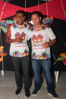 
<a style='margin-left: 5px;' class='btn btn-xs btn-social btn-facebook' href='https://www.facebook.com/sharer/sharer.php?u=https://galeramix.s01.web.getmuller.com.br/imagem/a113/800-800-90/conteudo/site_galerias/113/baile-de-carnaval-para-casais-ctg-fogao-de-lenha-tijucas-galeramix-97.jpg' rel='popup' data-width='500' data-height='400'><i class='fa fa-facebook'></i>Compartilhar <span class='hidden-xs'>no Facebook</span>
</a> 
<a class='btn btn-default btn-xs' target='_blank' href='imagem/a113/800-800-90/conteudo/site_galerias/113/baile-de-carnaval-para-casais-ctg-fogao-de-lenha-tijucas-galeramix-97.jpg'>
<span class='glyphicon glyphicon-cloud-download'></span> Salvar
</a>
