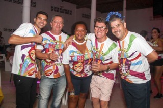 
<a style='margin-left: 5px;' class='btn btn-xs btn-social btn-facebook' href='https://www.facebook.com/sharer/sharer.php?u=https://galeramix.s01.web.getmuller.com.br/imagem/a113/800-800-90/conteudo/site_galerias/113/baile-de-carnaval-para-casais-ctg-fogao-de-lenha-tijucas-galeramix-98.jpg' rel='popup' data-width='500' data-height='400'><i class='fa fa-facebook'></i>Compartilhar <span class='hidden-xs'>no Facebook</span>
</a> 
<a class='btn btn-default btn-xs' target='_blank' href='imagem/a113/800-800-90/conteudo/site_galerias/113/baile-de-carnaval-para-casais-ctg-fogao-de-lenha-tijucas-galeramix-98.jpg'>
<span class='glyphicon glyphicon-cloud-download'></span> Salvar
</a>
