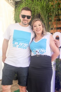 
                    <a style='margin-left: 5px;' class='btn btn-xs btn-social btn-facebook' href='https://www.facebook.com/sharer/sharer.php?u=https://galeramix.s01.web.getmuller.com.br/imagem/a114/800-800-90/conteudo/site_galerias/114/12-costelaco-junior-seco-silva-neto-canelinha-maiara-e-maraisa-galeramix-101.jpg' rel='popup' data-width='500' data-height='400'><i class='fa fa-facebook'></i>Compartilhar <span class='hidden-xs'>no Facebook</span>
                </a> 
                <a class='btn btn-default btn-xs' target='_blank' href='imagem/a114/800-800-90/conteudo/site_galerias/114/12-costelaco-junior-seco-silva-neto-canelinha-maiara-e-maraisa-galeramix-101.jpg'>
                    <span class='glyphicon glyphicon-cloud-download'></span> Salvar
                </a>
                