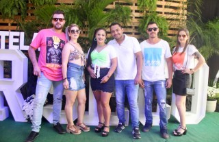 
<a style='margin-left: 5px;' class='btn btn-xs btn-social btn-facebook' href='https://www.facebook.com/sharer/sharer.php?u=https://galeramix.s01.web.getmuller.com.br/imagem/a114/800-800-90/conteudo/site_galerias/114/12-costelaco-junior-seco-silva-neto-canelinha-maiara-e-maraisa-galeramix-107.jpg' rel='popup' data-width='500' data-height='400'><i class='fa fa-facebook'></i>Compartilhar <span class='hidden-xs'>no Facebook</span>
</a> 
<a class='btn btn-default btn-xs' target='_blank' href='imagem/a114/800-800-90/conteudo/site_galerias/114/12-costelaco-junior-seco-silva-neto-canelinha-maiara-e-maraisa-galeramix-107.jpg'>
<span class='glyphicon glyphicon-cloud-download'></span> Salvar
</a>
