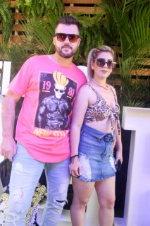 
<a style='margin-left: 5px;' class='btn btn-xs btn-social btn-facebook' href='https://www.facebook.com/sharer/sharer.php?u=https://galeramix.s01.web.getmuller.com.br/imagem/a114/800-800-90/conteudo/site_galerias/114/12-costelaco-junior-seco-silva-neto-canelinha-maiara-e-maraisa-galeramix-108.jpg' rel='popup' data-width='500' data-height='400'><i class='fa fa-facebook'></i>Compartilhar <span class='hidden-xs'>no Facebook</span>
</a> 
<a class='btn btn-default btn-xs' target='_blank' href='imagem/a114/800-800-90/conteudo/site_galerias/114/12-costelaco-junior-seco-silva-neto-canelinha-maiara-e-maraisa-galeramix-108.jpg'>
<span class='glyphicon glyphicon-cloud-download'></span> Salvar
</a>
