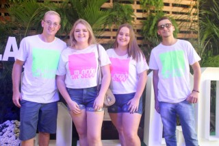 
<a style='margin-left: 5px;' class='btn btn-xs btn-social btn-facebook' href='https://www.facebook.com/sharer/sharer.php?u=https://galeramix.s01.web.getmuller.com.br/imagem/a114/800-800-90/conteudo/site_galerias/114/12-costelaco-junior-seco-silva-neto-canelinha-maiara-e-maraisa-galeramix-111.jpg' rel='popup' data-width='500' data-height='400'><i class='fa fa-facebook'></i>Compartilhar <span class='hidden-xs'>no Facebook</span>
</a> 
<a class='btn btn-default btn-xs' target='_blank' href='imagem/a114/800-800-90/conteudo/site_galerias/114/12-costelaco-junior-seco-silva-neto-canelinha-maiara-e-maraisa-galeramix-111.jpg'>
<span class='glyphicon glyphicon-cloud-download'></span> Salvar
</a>
