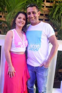 
<a style='margin-left: 5px;' class='btn btn-xs btn-social btn-facebook' href='https://www.facebook.com/sharer/sharer.php?u=https://galeramix.s01.web.getmuller.com.br/imagem/a114/800-800-90/conteudo/site_galerias/114/12-costelaco-junior-seco-silva-neto-canelinha-maiara-e-maraisa-galeramix-120.jpg' rel='popup' data-width='500' data-height='400'><i class='fa fa-facebook'></i>Compartilhar <span class='hidden-xs'>no Facebook</span>
</a> 
<a class='btn btn-default btn-xs' target='_blank' href='imagem/a114/800-800-90/conteudo/site_galerias/114/12-costelaco-junior-seco-silva-neto-canelinha-maiara-e-maraisa-galeramix-120.jpg'>
<span class='glyphicon glyphicon-cloud-download'></span> Salvar
</a>
