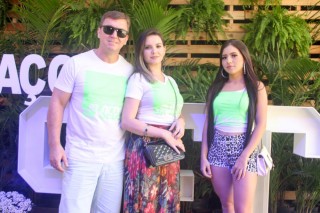 
<a style='margin-left: 5px;' class='btn btn-xs btn-social btn-facebook' href='https://www.facebook.com/sharer/sharer.php?u=https://galeramix.s01.web.getmuller.com.br/imagem/a114/800-800-90/conteudo/site_galerias/114/12-costelaco-junior-seco-silva-neto-canelinha-maiara-e-maraisa-galeramix-125.jpg' rel='popup' data-width='500' data-height='400'><i class='fa fa-facebook'></i>Compartilhar <span class='hidden-xs'>no Facebook</span>
</a> 
<a class='btn btn-default btn-xs' target='_blank' href='imagem/a114/800-800-90/conteudo/site_galerias/114/12-costelaco-junior-seco-silva-neto-canelinha-maiara-e-maraisa-galeramix-125.jpg'>
<span class='glyphicon glyphicon-cloud-download'></span> Salvar
</a>
