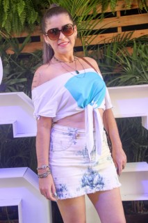 
<a style='margin-left: 5px;' class='btn btn-xs btn-social btn-facebook' href='https://www.facebook.com/sharer/sharer.php?u=https://galeramix.s01.web.getmuller.com.br/imagem/a114/800-800-90/conteudo/site_galerias/114/12-costelaco-junior-seco-silva-neto-canelinha-maiara-e-maraisa-galeramix-129.jpg' rel='popup' data-width='500' data-height='400'><i class='fa fa-facebook'></i>Compartilhar <span class='hidden-xs'>no Facebook</span>
</a> 
<a class='btn btn-default btn-xs' target='_blank' href='imagem/a114/800-800-90/conteudo/site_galerias/114/12-costelaco-junior-seco-silva-neto-canelinha-maiara-e-maraisa-galeramix-129.jpg'>
<span class='glyphicon glyphicon-cloud-download'></span> Salvar
</a>
