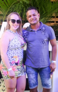 
<a style='margin-left: 5px;' class='btn btn-xs btn-social btn-facebook' href='https://www.facebook.com/sharer/sharer.php?u=https://galeramix.s01.web.getmuller.com.br/imagem/a114/800-800-90/conteudo/site_galerias/114/12-costelaco-junior-seco-silva-neto-canelinha-maiara-e-maraisa-galeramix-14.jpg' rel='popup' data-width='500' data-height='400'><i class='fa fa-facebook'></i>Compartilhar <span class='hidden-xs'>no Facebook</span>
</a> 
<a class='btn btn-default btn-xs' target='_blank' href='imagem/a114/800-800-90/conteudo/site_galerias/114/12-costelaco-junior-seco-silva-neto-canelinha-maiara-e-maraisa-galeramix-14.jpg'>
<span class='glyphicon glyphicon-cloud-download'></span> Salvar
</a>
