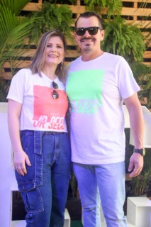 
<a style='margin-left: 5px;' class='btn btn-xs btn-social btn-facebook' href='https://www.facebook.com/sharer/sharer.php?u=https://galeramix.s01.web.getmuller.com.br/imagem/a114/800-800-90/conteudo/site_galerias/114/12-costelaco-junior-seco-silva-neto-canelinha-maiara-e-maraisa-galeramix-140.jpg' rel='popup' data-width='500' data-height='400'><i class='fa fa-facebook'></i>Compartilhar <span class='hidden-xs'>no Facebook</span>
</a> 
<a class='btn btn-default btn-xs' target='_blank' href='imagem/a114/800-800-90/conteudo/site_galerias/114/12-costelaco-junior-seco-silva-neto-canelinha-maiara-e-maraisa-galeramix-140.jpg'>
<span class='glyphicon glyphicon-cloud-download'></span> Salvar
</a>
