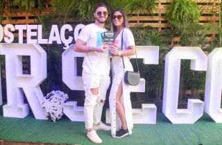 
<a style='margin-left: 5px;' class='btn btn-xs btn-social btn-facebook' href='https://www.facebook.com/sharer/sharer.php?u=https://galeramix.s01.web.getmuller.com.br/imagem/a114/800-800-90/conteudo/site_galerias/114/12-costelaco-junior-seco-silva-neto-canelinha-maiara-e-maraisa-galeramix-144.jpg' rel='popup' data-width='500' data-height='400'><i class='fa fa-facebook'></i>Compartilhar <span class='hidden-xs'>no Facebook</span>
</a> 
<a class='btn btn-default btn-xs' target='_blank' href='imagem/a114/800-800-90/conteudo/site_galerias/114/12-costelaco-junior-seco-silva-neto-canelinha-maiara-e-maraisa-galeramix-144.jpg'>
<span class='glyphicon glyphicon-cloud-download'></span> Salvar
</a>
