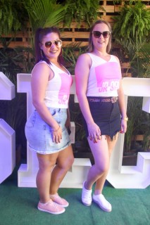 
<a style='margin-left: 5px;' class='btn btn-xs btn-social btn-facebook' href='https://www.facebook.com/sharer/sharer.php?u=https://galeramix.s01.web.getmuller.com.br/imagem/a114/800-800-90/conteudo/site_galerias/114/12-costelaco-junior-seco-silva-neto-canelinha-maiara-e-maraisa-galeramix-148.jpg' rel='popup' data-width='500' data-height='400'><i class='fa fa-facebook'></i>Compartilhar <span class='hidden-xs'>no Facebook</span>
</a> 
<a class='btn btn-default btn-xs' target='_blank' href='imagem/a114/800-800-90/conteudo/site_galerias/114/12-costelaco-junior-seco-silva-neto-canelinha-maiara-e-maraisa-galeramix-148.jpg'>
<span class='glyphicon glyphicon-cloud-download'></span> Salvar
</a>
