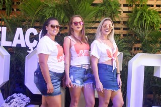 
<a style='margin-left: 5px;' class='btn btn-xs btn-social btn-facebook' href='https://www.facebook.com/sharer/sharer.php?u=https://galeramix.s01.web.getmuller.com.br/imagem/a114/800-800-90/conteudo/site_galerias/114/12-costelaco-junior-seco-silva-neto-canelinha-maiara-e-maraisa-galeramix-158.jpg' rel='popup' data-width='500' data-height='400'><i class='fa fa-facebook'></i>Compartilhar <span class='hidden-xs'>no Facebook</span>
</a> 
<a class='btn btn-default btn-xs' target='_blank' href='imagem/a114/800-800-90/conteudo/site_galerias/114/12-costelaco-junior-seco-silva-neto-canelinha-maiara-e-maraisa-galeramix-158.jpg'>
<span class='glyphicon glyphicon-cloud-download'></span> Salvar
</a>
