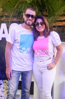 
<a style='margin-left: 5px;' class='btn btn-xs btn-social btn-facebook' href='https://www.facebook.com/sharer/sharer.php?u=https://galeramix.s01.web.getmuller.com.br/imagem/a114/800-800-90/conteudo/site_galerias/114/12-costelaco-junior-seco-silva-neto-canelinha-maiara-e-maraisa-galeramix-163.jpg' rel='popup' data-width='500' data-height='400'><i class='fa fa-facebook'></i>Compartilhar <span class='hidden-xs'>no Facebook</span>
</a> 
<a class='btn btn-default btn-xs' target='_blank' href='imagem/a114/800-800-90/conteudo/site_galerias/114/12-costelaco-junior-seco-silva-neto-canelinha-maiara-e-maraisa-galeramix-163.jpg'>
<span class='glyphicon glyphicon-cloud-download'></span> Salvar
</a>
