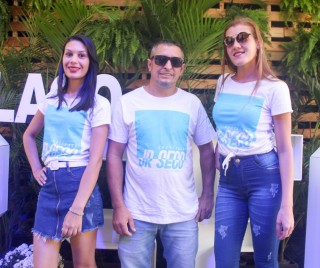 
<a style='margin-left: 5px;' class='btn btn-xs btn-social btn-facebook' href='https://www.facebook.com/sharer/sharer.php?u=https://galeramix.s01.web.getmuller.com.br/imagem/a114/800-800-90/conteudo/site_galerias/114/12-costelaco-junior-seco-silva-neto-canelinha-maiara-e-maraisa-galeramix-17.jpg' rel='popup' data-width='500' data-height='400'><i class='fa fa-facebook'></i>Compartilhar <span class='hidden-xs'>no Facebook</span>
</a> 
<a class='btn btn-default btn-xs' target='_blank' href='imagem/a114/800-800-90/conteudo/site_galerias/114/12-costelaco-junior-seco-silva-neto-canelinha-maiara-e-maraisa-galeramix-17.jpg'>
<span class='glyphicon glyphicon-cloud-download'></span> Salvar
</a>
