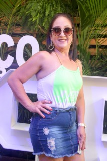 
<a style='margin-left: 5px;' class='btn btn-xs btn-social btn-facebook' href='https://www.facebook.com/sharer/sharer.php?u=https://galeramix.s01.web.getmuller.com.br/imagem/a114/800-800-90/conteudo/site_galerias/114/12-costelaco-junior-seco-silva-neto-canelinha-maiara-e-maraisa-galeramix-180.jpg' rel='popup' data-width='500' data-height='400'><i class='fa fa-facebook'></i>Compartilhar <span class='hidden-xs'>no Facebook</span>
</a> 
<a class='btn btn-default btn-xs' target='_blank' href='imagem/a114/800-800-90/conteudo/site_galerias/114/12-costelaco-junior-seco-silva-neto-canelinha-maiara-e-maraisa-galeramix-180.jpg'>
<span class='glyphicon glyphicon-cloud-download'></span> Salvar
</a>
