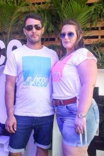 
<a style='margin-left: 5px;' class='btn btn-xs btn-social btn-facebook' href='https://www.facebook.com/sharer/sharer.php?u=https://galeramix.s01.web.getmuller.com.br/imagem/a114/800-800-90/conteudo/site_galerias/114/12-costelaco-junior-seco-silva-neto-canelinha-maiara-e-maraisa-galeramix-181.jpg' rel='popup' data-width='500' data-height='400'><i class='fa fa-facebook'></i>Compartilhar <span class='hidden-xs'>no Facebook</span>
</a> 
<a class='btn btn-default btn-xs' target='_blank' href='imagem/a114/800-800-90/conteudo/site_galerias/114/12-costelaco-junior-seco-silva-neto-canelinha-maiara-e-maraisa-galeramix-181.jpg'>
<span class='glyphicon glyphicon-cloud-download'></span> Salvar
</a>
