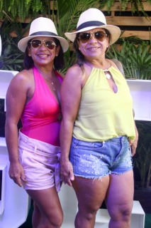 
<a style='margin-left: 5px;' class='btn btn-xs btn-social btn-facebook' href='https://www.facebook.com/sharer/sharer.php?u=https://galeramix.s01.web.getmuller.com.br/imagem/a114/800-800-90/conteudo/site_galerias/114/12-costelaco-junior-seco-silva-neto-canelinha-maiara-e-maraisa-galeramix-183.jpg' rel='popup' data-width='500' data-height='400'><i class='fa fa-facebook'></i>Compartilhar <span class='hidden-xs'>no Facebook</span>
</a> 
<a class='btn btn-default btn-xs' target='_blank' href='imagem/a114/800-800-90/conteudo/site_galerias/114/12-costelaco-junior-seco-silva-neto-canelinha-maiara-e-maraisa-galeramix-183.jpg'>
<span class='glyphicon glyphicon-cloud-download'></span> Salvar
</a>
