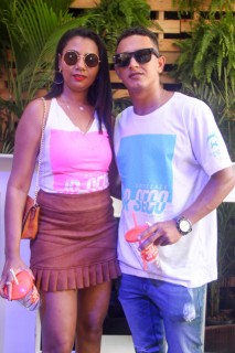 
<a style='margin-left: 5px;' class='btn btn-xs btn-social btn-facebook' href='https://www.facebook.com/sharer/sharer.php?u=https://galeramix.s01.web.getmuller.com.br/imagem/a114/800-800-90/conteudo/site_galerias/114/12-costelaco-junior-seco-silva-neto-canelinha-maiara-e-maraisa-galeramix-184.jpg' rel='popup' data-width='500' data-height='400'><i class='fa fa-facebook'></i>Compartilhar <span class='hidden-xs'>no Facebook</span>
</a> 
<a class='btn btn-default btn-xs' target='_blank' href='imagem/a114/800-800-90/conteudo/site_galerias/114/12-costelaco-junior-seco-silva-neto-canelinha-maiara-e-maraisa-galeramix-184.jpg'>
<span class='glyphicon glyphicon-cloud-download'></span> Salvar
</a>
