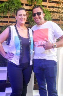 
<a style='margin-left: 5px;' class='btn btn-xs btn-social btn-facebook' href='https://www.facebook.com/sharer/sharer.php?u=https://galeramix.s01.web.getmuller.com.br/imagem/a114/800-800-90/conteudo/site_galerias/114/12-costelaco-junior-seco-silva-neto-canelinha-maiara-e-maraisa-galeramix-186.jpg' rel='popup' data-width='500' data-height='400'><i class='fa fa-facebook'></i>Compartilhar <span class='hidden-xs'>no Facebook</span>
</a> 
<a class='btn btn-default btn-xs' target='_blank' href='imagem/a114/800-800-90/conteudo/site_galerias/114/12-costelaco-junior-seco-silva-neto-canelinha-maiara-e-maraisa-galeramix-186.jpg'>
<span class='glyphicon glyphicon-cloud-download'></span> Salvar
</a>
