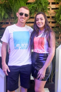 
<a style='margin-left: 5px;' class='btn btn-xs btn-social btn-facebook' href='https://www.facebook.com/sharer/sharer.php?u=https://galeramix.s01.web.getmuller.com.br/imagem/a114/800-800-90/conteudo/site_galerias/114/12-costelaco-junior-seco-silva-neto-canelinha-maiara-e-maraisa-galeramix-188.jpg' rel='popup' data-width='500' data-height='400'><i class='fa fa-facebook'></i>Compartilhar <span class='hidden-xs'>no Facebook</span>
</a> 
<a class='btn btn-default btn-xs' target='_blank' href='imagem/a114/800-800-90/conteudo/site_galerias/114/12-costelaco-junior-seco-silva-neto-canelinha-maiara-e-maraisa-galeramix-188.jpg'>
<span class='glyphicon glyphicon-cloud-download'></span> Salvar
</a>
