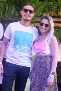 
<a style='margin-left: 5px;' class='btn btn-xs btn-social btn-facebook' href='https://www.facebook.com/sharer/sharer.php?u=https://galeramix.s01.web.getmuller.com.br/imagem/a114/800-800-90/conteudo/site_galerias/114/12-costelaco-junior-seco-silva-neto-canelinha-maiara-e-maraisa-galeramix-190.jpg' rel='popup' data-width='500' data-height='400'><i class='fa fa-facebook'></i>Compartilhar <span class='hidden-xs'>no Facebook</span>
</a> 
<a class='btn btn-default btn-xs' target='_blank' href='imagem/a114/800-800-90/conteudo/site_galerias/114/12-costelaco-junior-seco-silva-neto-canelinha-maiara-e-maraisa-galeramix-190.jpg'>
<span class='glyphicon glyphicon-cloud-download'></span> Salvar
</a>
