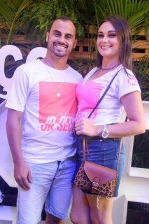 
<a style='margin-left: 5px;' class='btn btn-xs btn-social btn-facebook' href='https://www.facebook.com/sharer/sharer.php?u=https://galeramix.s01.web.getmuller.com.br/imagem/a114/800-800-90/conteudo/site_galerias/114/12-costelaco-junior-seco-silva-neto-canelinha-maiara-e-maraisa-galeramix-196.jpg' rel='popup' data-width='500' data-height='400'><i class='fa fa-facebook'></i>Compartilhar <span class='hidden-xs'>no Facebook</span>
</a> 
<a class='btn btn-default btn-xs' target='_blank' href='imagem/a114/800-800-90/conteudo/site_galerias/114/12-costelaco-junior-seco-silva-neto-canelinha-maiara-e-maraisa-galeramix-196.jpg'>
<span class='glyphicon glyphicon-cloud-download'></span> Salvar
</a>
