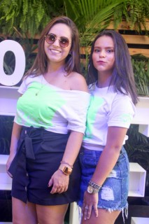 
<a style='margin-left: 5px;' class='btn btn-xs btn-social btn-facebook' href='https://www.facebook.com/sharer/sharer.php?u=https://galeramix.s01.web.getmuller.com.br/imagem/a114/800-800-90/conteudo/site_galerias/114/12-costelaco-junior-seco-silva-neto-canelinha-maiara-e-maraisa-galeramix-198.jpg' rel='popup' data-width='500' data-height='400'><i class='fa fa-facebook'></i>Compartilhar <span class='hidden-xs'>no Facebook</span>
</a> 
<a class='btn btn-default btn-xs' target='_blank' href='imagem/a114/800-800-90/conteudo/site_galerias/114/12-costelaco-junior-seco-silva-neto-canelinha-maiara-e-maraisa-galeramix-198.jpg'>
<span class='glyphicon glyphicon-cloud-download'></span> Salvar
</a>
