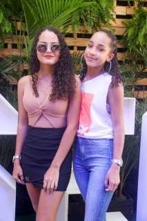 
<a style='margin-left: 5px;' class='btn btn-xs btn-social btn-facebook' href='https://www.facebook.com/sharer/sharer.php?u=https://galeramix.s01.web.getmuller.com.br/imagem/a114/800-800-90/conteudo/site_galerias/114/12-costelaco-junior-seco-silva-neto-canelinha-maiara-e-maraisa-galeramix-20.jpg' rel='popup' data-width='500' data-height='400'><i class='fa fa-facebook'></i>Compartilhar <span class='hidden-xs'>no Facebook</span>
</a> 
<a class='btn btn-default btn-xs' target='_blank' href='imagem/a114/800-800-90/conteudo/site_galerias/114/12-costelaco-junior-seco-silva-neto-canelinha-maiara-e-maraisa-galeramix-20.jpg'>
<span class='glyphicon glyphicon-cloud-download'></span> Salvar
</a>
