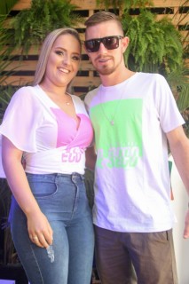 
<a style='margin-left: 5px;' class='btn btn-xs btn-social btn-facebook' href='https://www.facebook.com/sharer/sharer.php?u=https://galeramix.s01.web.getmuller.com.br/imagem/a114/800-800-90/conteudo/site_galerias/114/12-costelaco-junior-seco-silva-neto-canelinha-maiara-e-maraisa-galeramix-206.jpg' rel='popup' data-width='500' data-height='400'><i class='fa fa-facebook'></i>Compartilhar <span class='hidden-xs'>no Facebook</span>
</a> 
<a class='btn btn-default btn-xs' target='_blank' href='imagem/a114/800-800-90/conteudo/site_galerias/114/12-costelaco-junior-seco-silva-neto-canelinha-maiara-e-maraisa-galeramix-206.jpg'>
<span class='glyphicon glyphicon-cloud-download'></span> Salvar
</a>
