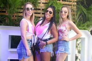 
<a style='margin-left: 5px;' class='btn btn-xs btn-social btn-facebook' href='https://www.facebook.com/sharer/sharer.php?u=https://galeramix.s01.web.getmuller.com.br/imagem/a114/800-800-90/conteudo/site_galerias/114/12-costelaco-junior-seco-silva-neto-canelinha-maiara-e-maraisa-galeramix-207.jpg' rel='popup' data-width='500' data-height='400'><i class='fa fa-facebook'></i>Compartilhar <span class='hidden-xs'>no Facebook</span>
</a> 
<a class='btn btn-default btn-xs' target='_blank' href='imagem/a114/800-800-90/conteudo/site_galerias/114/12-costelaco-junior-seco-silva-neto-canelinha-maiara-e-maraisa-galeramix-207.jpg'>
<span class='glyphicon glyphicon-cloud-download'></span> Salvar
</a>
