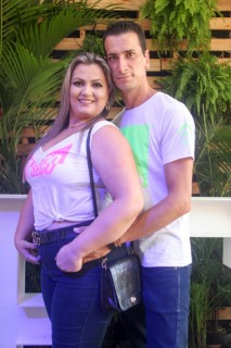 
<a style='margin-left: 5px;' class='btn btn-xs btn-social btn-facebook' href='https://www.facebook.com/sharer/sharer.php?u=https://galeramix.s01.web.getmuller.com.br/imagem/a114/800-800-90/conteudo/site_galerias/114/12-costelaco-junior-seco-silva-neto-canelinha-maiara-e-maraisa-galeramix-214.jpg' rel='popup' data-width='500' data-height='400'><i class='fa fa-facebook'></i>Compartilhar <span class='hidden-xs'>no Facebook</span>
</a> 
<a class='btn btn-default btn-xs' target='_blank' href='imagem/a114/800-800-90/conteudo/site_galerias/114/12-costelaco-junior-seco-silva-neto-canelinha-maiara-e-maraisa-galeramix-214.jpg'>
<span class='glyphicon glyphicon-cloud-download'></span> Salvar
</a>
