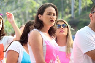 
<a style='margin-left: 5px;' class='btn btn-xs btn-social btn-facebook' href='https://www.facebook.com/sharer/sharer.php?u=https://galeramix.s01.web.getmuller.com.br/imagem/a114/800-800-90/conteudo/site_galerias/114/12-costelaco-junior-seco-silva-neto-canelinha-maiara-e-maraisa-galeramix-219.jpg' rel='popup' data-width='500' data-height='400'><i class='fa fa-facebook'></i>Compartilhar <span class='hidden-xs'>no Facebook</span>
</a> 
<a class='btn btn-default btn-xs' target='_blank' href='imagem/a114/800-800-90/conteudo/site_galerias/114/12-costelaco-junior-seco-silva-neto-canelinha-maiara-e-maraisa-galeramix-219.jpg'>
<span class='glyphicon glyphicon-cloud-download'></span> Salvar
</a>
