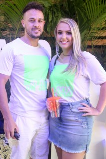 
<a style='margin-left: 5px;' class='btn btn-xs btn-social btn-facebook' href='https://www.facebook.com/sharer/sharer.php?u=https://galeramix.s01.web.getmuller.com.br/imagem/a114/800-800-90/conteudo/site_galerias/114/12-costelaco-junior-seco-silva-neto-canelinha-maiara-e-maraisa-galeramix-225.jpg' rel='popup' data-width='500' data-height='400'><i class='fa fa-facebook'></i>Compartilhar <span class='hidden-xs'>no Facebook</span>
</a> 
<a class='btn btn-default btn-xs' target='_blank' href='imagem/a114/800-800-90/conteudo/site_galerias/114/12-costelaco-junior-seco-silva-neto-canelinha-maiara-e-maraisa-galeramix-225.jpg'>
<span class='glyphicon glyphicon-cloud-download'></span> Salvar
</a>
