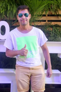 
<a style='margin-left: 5px;' class='btn btn-xs btn-social btn-facebook' href='https://www.facebook.com/sharer/sharer.php?u=https://galeramix.s01.web.getmuller.com.br/imagem/a114/800-800-90/conteudo/site_galerias/114/12-costelaco-junior-seco-silva-neto-canelinha-maiara-e-maraisa-galeramix-23.jpg' rel='popup' data-width='500' data-height='400'><i class='fa fa-facebook'></i>Compartilhar <span class='hidden-xs'>no Facebook</span>
</a> 
<a class='btn btn-default btn-xs' target='_blank' href='imagem/a114/800-800-90/conteudo/site_galerias/114/12-costelaco-junior-seco-silva-neto-canelinha-maiara-e-maraisa-galeramix-23.jpg'>
<span class='glyphicon glyphicon-cloud-download'></span> Salvar
</a>
