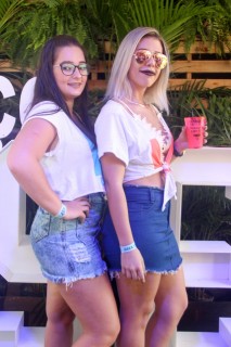 
<a style='margin-left: 5px;' class='btn btn-xs btn-social btn-facebook' href='https://www.facebook.com/sharer/sharer.php?u=https://galeramix.s01.web.getmuller.com.br/imagem/a114/800-800-90/conteudo/site_galerias/114/12-costelaco-junior-seco-silva-neto-canelinha-maiara-e-maraisa-galeramix-232.jpg' rel='popup' data-width='500' data-height='400'><i class='fa fa-facebook'></i>Compartilhar <span class='hidden-xs'>no Facebook</span>
</a> 
<a class='btn btn-default btn-xs' target='_blank' href='imagem/a114/800-800-90/conteudo/site_galerias/114/12-costelaco-junior-seco-silva-neto-canelinha-maiara-e-maraisa-galeramix-232.jpg'>
<span class='glyphicon glyphicon-cloud-download'></span> Salvar
</a>
