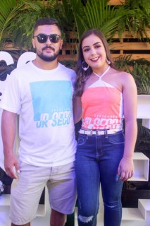 
<a style='margin-left: 5px;' class='btn btn-xs btn-social btn-facebook' href='https://www.facebook.com/sharer/sharer.php?u=https://galeramix.s01.web.getmuller.com.br/imagem/a114/800-800-90/conteudo/site_galerias/114/12-costelaco-junior-seco-silva-neto-canelinha-maiara-e-maraisa-galeramix-243.jpg' rel='popup' data-width='500' data-height='400'><i class='fa fa-facebook'></i>Compartilhar <span class='hidden-xs'>no Facebook</span>
</a> 
<a class='btn btn-default btn-xs' target='_blank' href='imagem/a114/800-800-90/conteudo/site_galerias/114/12-costelaco-junior-seco-silva-neto-canelinha-maiara-e-maraisa-galeramix-243.jpg'>
<span class='glyphicon glyphicon-cloud-download'></span> Salvar
</a>
