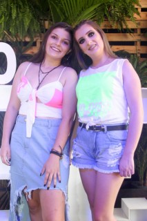 
<a style='margin-left: 5px;' class='btn btn-xs btn-social btn-facebook' href='https://www.facebook.com/sharer/sharer.php?u=https://galeramix.s01.web.getmuller.com.br/imagem/a114/800-800-90/conteudo/site_galerias/114/12-costelaco-junior-seco-silva-neto-canelinha-maiara-e-maraisa-galeramix-246.jpg' rel='popup' data-width='500' data-height='400'><i class='fa fa-facebook'></i>Compartilhar <span class='hidden-xs'>no Facebook</span>
</a> 
<a class='btn btn-default btn-xs' target='_blank' href='imagem/a114/800-800-90/conteudo/site_galerias/114/12-costelaco-junior-seco-silva-neto-canelinha-maiara-e-maraisa-galeramix-246.jpg'>
<span class='glyphicon glyphicon-cloud-download'></span> Salvar
</a>
