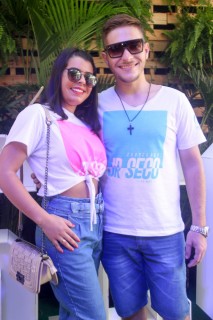 
<a style='margin-left: 5px;' class='btn btn-xs btn-social btn-facebook' href='https://www.facebook.com/sharer/sharer.php?u=https://galeramix.s01.web.getmuller.com.br/imagem/a114/800-800-90/conteudo/site_galerias/114/12-costelaco-junior-seco-silva-neto-canelinha-maiara-e-maraisa-galeramix-25.jpg' rel='popup' data-width='500' data-height='400'><i class='fa fa-facebook'></i>Compartilhar <span class='hidden-xs'>no Facebook</span>
</a> 
<a class='btn btn-default btn-xs' target='_blank' href='imagem/a114/800-800-90/conteudo/site_galerias/114/12-costelaco-junior-seco-silva-neto-canelinha-maiara-e-maraisa-galeramix-25.jpg'>
<span class='glyphicon glyphicon-cloud-download'></span> Salvar
</a>
