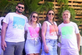 
<a style='margin-left: 5px;' class='btn btn-xs btn-social btn-facebook' href='https://www.facebook.com/sharer/sharer.php?u=https://galeramix.s01.web.getmuller.com.br/imagem/a114/800-800-90/conteudo/site_galerias/114/12-costelaco-junior-seco-silva-neto-canelinha-maiara-e-maraisa-galeramix-250.jpg' rel='popup' data-width='500' data-height='400'><i class='fa fa-facebook'></i>Compartilhar <span class='hidden-xs'>no Facebook</span>
</a> 
<a class='btn btn-default btn-xs' target='_blank' href='imagem/a114/800-800-90/conteudo/site_galerias/114/12-costelaco-junior-seco-silva-neto-canelinha-maiara-e-maraisa-galeramix-250.jpg'>
<span class='glyphicon glyphicon-cloud-download'></span> Salvar
</a>
