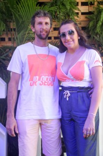 
<a style='margin-left: 5px;' class='btn btn-xs btn-social btn-facebook' href='https://www.facebook.com/sharer/sharer.php?u=https://galeramix.s01.web.getmuller.com.br/imagem/a114/800-800-90/conteudo/site_galerias/114/12-costelaco-junior-seco-silva-neto-canelinha-maiara-e-maraisa-galeramix-252.jpg' rel='popup' data-width='500' data-height='400'><i class='fa fa-facebook'></i>Compartilhar <span class='hidden-xs'>no Facebook</span>
</a> 
<a class='btn btn-default btn-xs' target='_blank' href='imagem/a114/800-800-90/conteudo/site_galerias/114/12-costelaco-junior-seco-silva-neto-canelinha-maiara-e-maraisa-galeramix-252.jpg'>
<span class='glyphicon glyphicon-cloud-download'></span> Salvar
</a>
