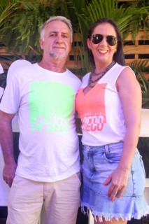 
<a style='margin-left: 5px;' class='btn btn-xs btn-social btn-facebook' href='https://www.facebook.com/sharer/sharer.php?u=https://galeramix.s01.web.getmuller.com.br/imagem/a114/800-800-90/conteudo/site_galerias/114/12-costelaco-junior-seco-silva-neto-canelinha-maiara-e-maraisa-galeramix-253.jpg' rel='popup' data-width='500' data-height='400'><i class='fa fa-facebook'></i>Compartilhar <span class='hidden-xs'>no Facebook</span>
</a> 
<a class='btn btn-default btn-xs' target='_blank' href='imagem/a114/800-800-90/conteudo/site_galerias/114/12-costelaco-junior-seco-silva-neto-canelinha-maiara-e-maraisa-galeramix-253.jpg'>
<span class='glyphicon glyphicon-cloud-download'></span> Salvar
</a>
