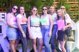 
<a style='margin-left: 5px;' class='btn btn-xs btn-social btn-facebook' href='https://www.facebook.com/sharer/sharer.php?u=https://galeramix.s01.web.getmuller.com.br/imagem/a114/800-800-90/conteudo/site_galerias/114/12-costelaco-junior-seco-silva-neto-canelinha-maiara-e-maraisa-galeramix-265.jpg' rel='popup' data-width='500' data-height='400'><i class='fa fa-facebook'></i>Compartilhar <span class='hidden-xs'>no Facebook</span>
</a> 
<a class='btn btn-default btn-xs' target='_blank' href='imagem/a114/800-800-90/conteudo/site_galerias/114/12-costelaco-junior-seco-silva-neto-canelinha-maiara-e-maraisa-galeramix-265.jpg'>
<span class='glyphicon glyphicon-cloud-download'></span> Salvar
</a>
