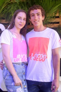 
<a style='margin-left: 5px;' class='btn btn-xs btn-social btn-facebook' href='https://www.facebook.com/sharer/sharer.php?u=https://galeramix.s01.web.getmuller.com.br/imagem/a114/800-800-90/conteudo/site_galerias/114/12-costelaco-junior-seco-silva-neto-canelinha-maiara-e-maraisa-galeramix-270.jpg' rel='popup' data-width='500' data-height='400'><i class='fa fa-facebook'></i>Compartilhar <span class='hidden-xs'>no Facebook</span>
</a> 
<a class='btn btn-default btn-xs' target='_blank' href='imagem/a114/800-800-90/conteudo/site_galerias/114/12-costelaco-junior-seco-silva-neto-canelinha-maiara-e-maraisa-galeramix-270.jpg'>
<span class='glyphicon glyphicon-cloud-download'></span> Salvar
</a>
