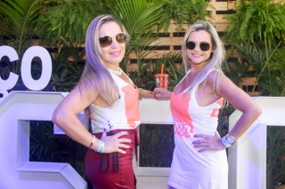 
<a style='margin-left: 5px;' class='btn btn-xs btn-social btn-facebook' href='https://www.facebook.com/sharer/sharer.php?u=https://galeramix.s01.web.getmuller.com.br/imagem/a114/800-800-90/conteudo/site_galerias/114/12-costelaco-junior-seco-silva-neto-canelinha-maiara-e-maraisa-galeramix-274.jpg' rel='popup' data-width='500' data-height='400'><i class='fa fa-facebook'></i>Compartilhar <span class='hidden-xs'>no Facebook</span>
</a> 
<a class='btn btn-default btn-xs' target='_blank' href='imagem/a114/800-800-90/conteudo/site_galerias/114/12-costelaco-junior-seco-silva-neto-canelinha-maiara-e-maraisa-galeramix-274.jpg'>
<span class='glyphicon glyphicon-cloud-download'></span> Salvar
</a>
