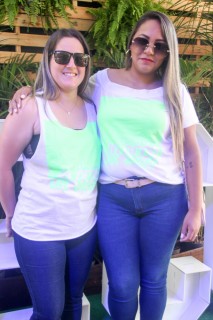 
<a style='margin-left: 5px;' class='btn btn-xs btn-social btn-facebook' href='https://www.facebook.com/sharer/sharer.php?u=https://galeramix.s01.web.getmuller.com.br/imagem/a114/800-800-90/conteudo/site_galerias/114/12-costelaco-junior-seco-silva-neto-canelinha-maiara-e-maraisa-galeramix-28.jpg' rel='popup' data-width='500' data-height='400'><i class='fa fa-facebook'></i>Compartilhar <span class='hidden-xs'>no Facebook</span>
</a> 
<a class='btn btn-default btn-xs' target='_blank' href='imagem/a114/800-800-90/conteudo/site_galerias/114/12-costelaco-junior-seco-silva-neto-canelinha-maiara-e-maraisa-galeramix-28.jpg'>
<span class='glyphicon glyphicon-cloud-download'></span> Salvar
</a>
