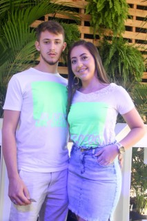 
<a style='margin-left: 5px;' class='btn btn-xs btn-social btn-facebook' href='https://www.facebook.com/sharer/sharer.php?u=https://galeramix.s01.web.getmuller.com.br/imagem/a114/800-800-90/conteudo/site_galerias/114/12-costelaco-junior-seco-silva-neto-canelinha-maiara-e-maraisa-galeramix-280.jpg' rel='popup' data-width='500' data-height='400'><i class='fa fa-facebook'></i>Compartilhar <span class='hidden-xs'>no Facebook</span>
</a> 
<a class='btn btn-default btn-xs' target='_blank' href='imagem/a114/800-800-90/conteudo/site_galerias/114/12-costelaco-junior-seco-silva-neto-canelinha-maiara-e-maraisa-galeramix-280.jpg'>
<span class='glyphicon glyphicon-cloud-download'></span> Salvar
</a>
