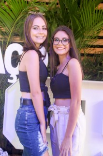 
<a style='margin-left: 5px;' class='btn btn-xs btn-social btn-facebook' href='https://www.facebook.com/sharer/sharer.php?u=https://galeramix.s01.web.getmuller.com.br/imagem/a114/800-800-90/conteudo/site_galerias/114/12-costelaco-junior-seco-silva-neto-canelinha-maiara-e-maraisa-galeramix-281.jpg' rel='popup' data-width='500' data-height='400'><i class='fa fa-facebook'></i>Compartilhar <span class='hidden-xs'>no Facebook</span>
</a> 
<a class='btn btn-default btn-xs' target='_blank' href='imagem/a114/800-800-90/conteudo/site_galerias/114/12-costelaco-junior-seco-silva-neto-canelinha-maiara-e-maraisa-galeramix-281.jpg'>
<span class='glyphicon glyphicon-cloud-download'></span> Salvar
</a>
