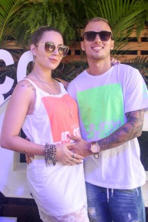 
<a style='margin-left: 5px;' class='btn btn-xs btn-social btn-facebook' href='https://www.facebook.com/sharer/sharer.php?u=https://galeramix.s01.web.getmuller.com.br/imagem/a114/800-800-90/conteudo/site_galerias/114/12-costelaco-junior-seco-silva-neto-canelinha-maiara-e-maraisa-galeramix-284.jpg' rel='popup' data-width='500' data-height='400'><i class='fa fa-facebook'></i>Compartilhar <span class='hidden-xs'>no Facebook</span>
</a> 
<a class='btn btn-default btn-xs' target='_blank' href='imagem/a114/800-800-90/conteudo/site_galerias/114/12-costelaco-junior-seco-silva-neto-canelinha-maiara-e-maraisa-galeramix-284.jpg'>
<span class='glyphicon glyphicon-cloud-download'></span> Salvar
</a>
