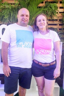 
<a style='margin-left: 5px;' class='btn btn-xs btn-social btn-facebook' href='https://www.facebook.com/sharer/sharer.php?u=https://galeramix.s01.web.getmuller.com.br/imagem/a114/800-800-90/conteudo/site_galerias/114/12-costelaco-junior-seco-silva-neto-canelinha-maiara-e-maraisa-galeramix-29.jpg' rel='popup' data-width='500' data-height='400'><i class='fa fa-facebook'></i>Compartilhar <span class='hidden-xs'>no Facebook</span>
</a> 
<a class='btn btn-default btn-xs' target='_blank' href='imagem/a114/800-800-90/conteudo/site_galerias/114/12-costelaco-junior-seco-silva-neto-canelinha-maiara-e-maraisa-galeramix-29.jpg'>
<span class='glyphicon glyphicon-cloud-download'></span> Salvar
</a>
