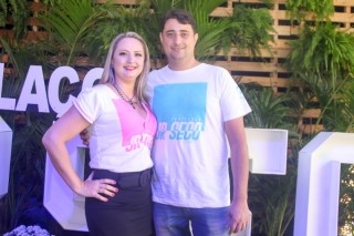 
<a style='margin-left: 5px;' class='btn btn-xs btn-social btn-facebook' href='https://www.facebook.com/sharer/sharer.php?u=https://galeramix.s01.web.getmuller.com.br/imagem/a114/800-800-90/conteudo/site_galerias/114/12-costelaco-junior-seco-silva-neto-canelinha-maiara-e-maraisa-galeramix-290.jpg' rel='popup' data-width='500' data-height='400'><i class='fa fa-facebook'></i>Compartilhar <span class='hidden-xs'>no Facebook</span>
</a> 
<a class='btn btn-default btn-xs' target='_blank' href='imagem/a114/800-800-90/conteudo/site_galerias/114/12-costelaco-junior-seco-silva-neto-canelinha-maiara-e-maraisa-galeramix-290.jpg'>
<span class='glyphicon glyphicon-cloud-download'></span> Salvar
</a>
